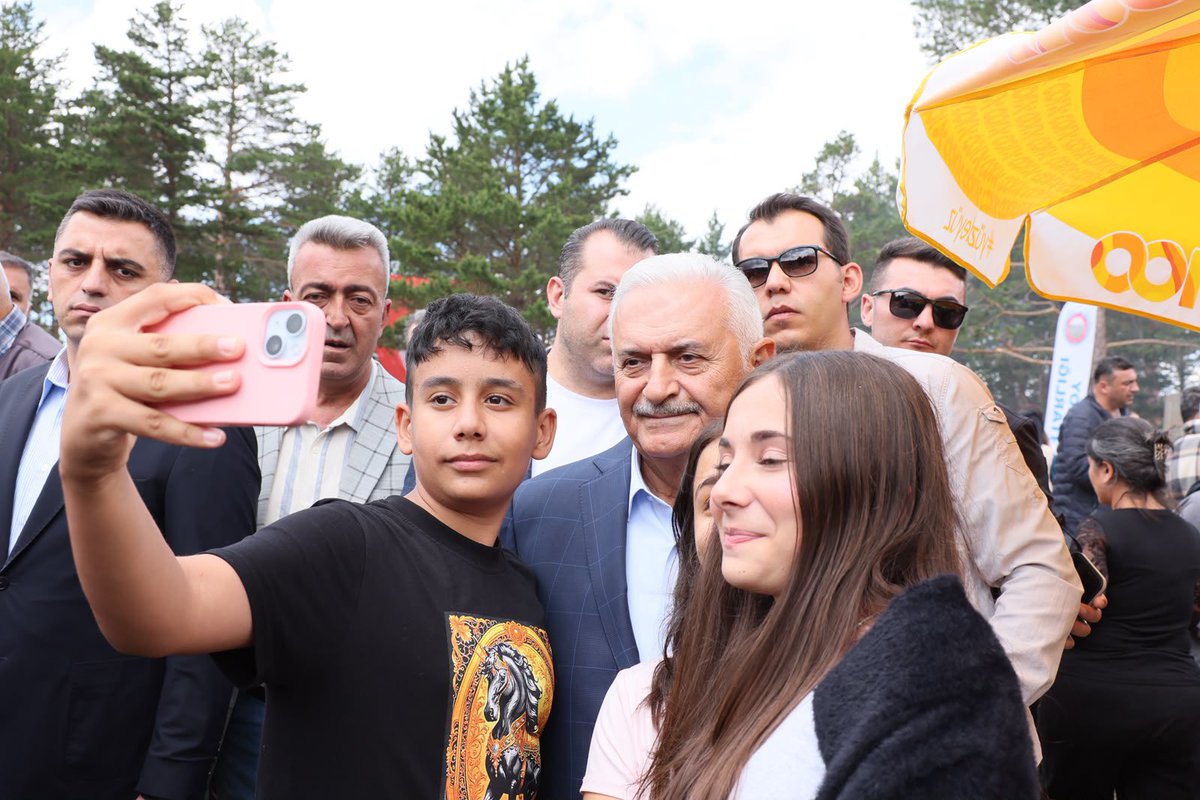 BY's tweet photo. Doğasıyla, kültürüyle ve köklü değerleriyle #CanErzincan'ımızın gözbebeği Orçul'da düzenlenen 5. Geleneksel Orçul Doğa ve Kültür Festivali'nde hemşehrilerimizle bir araya geldik. 

Birlik ve beraberliğimizi pekiştiren, geçmişten geleceğe uzanan kültürel mirasımızı yaşatan bu anlamlı organizasyonda emeği bulunan herkesi tebrik ediyor, festivalimizin hayırlı olmasını diliyorum.