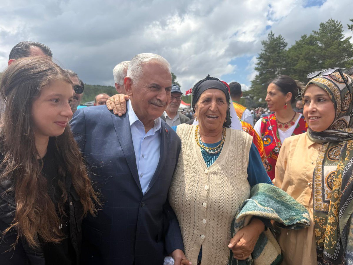 BY's tweet photo. Doğasıyla, kültürüyle ve köklü değerleriyle #CanErzincan'ımızın gözbebeği Orçul'da düzenlenen 5. Geleneksel Orçul Doğa ve Kültür Festivali'nde hemşehrilerimizle bir araya geldik. 

Birlik ve beraberliğimizi pekiştiren, geçmişten geleceğe uzanan kültürel mirasımızı yaşatan bu anlamlı organizasyonda emeği bulunan herkesi tebrik ediyor, festivalimizin hayırlı olmasını diliyorum.