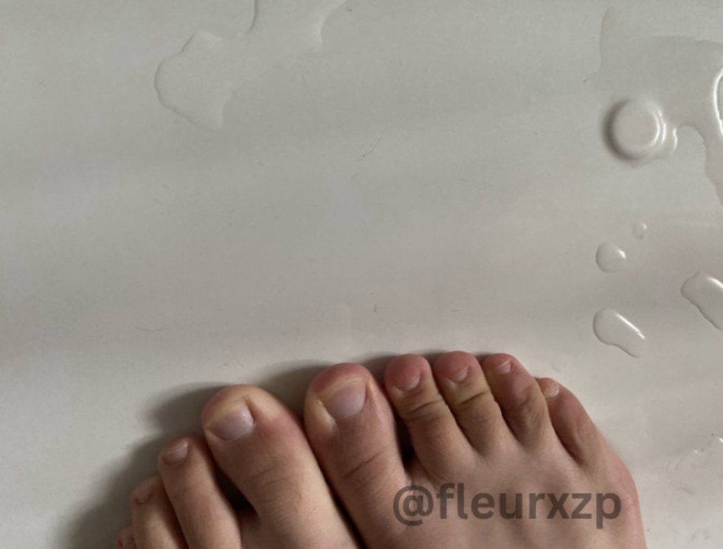 fleur tweet media