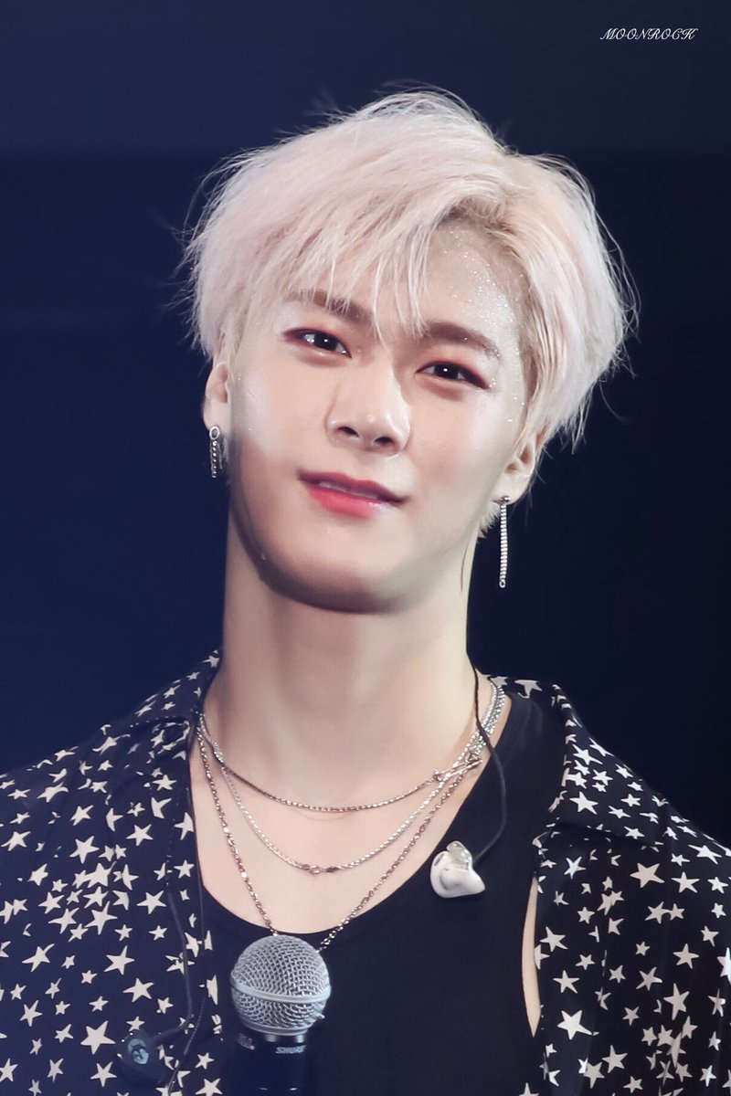 moonbin_at's tweet photo. 오늘도 너답게 빛나고 있기를

#문빈 #MOONBIN
#여전히_나의_예쁜달 🌙 https://t.co/27ZhBFPbB4