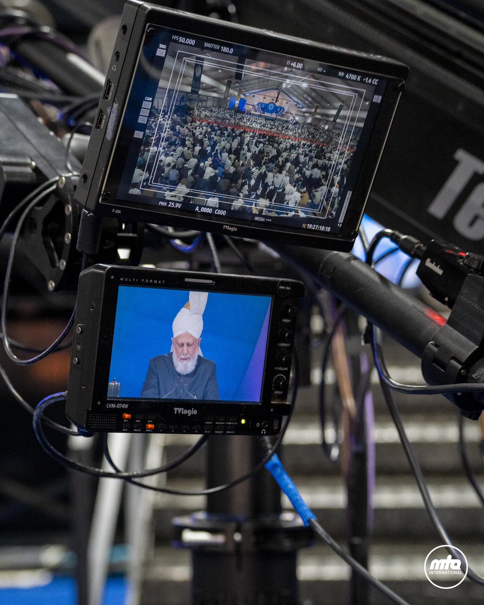 MTACanada's tweet photo. Moments from across Jalsa Salana UK!

#JalsaSalana #JalsaUK #Ahmadiyya #Islam #JalsaConnect https://t.co/B9lXReahqf