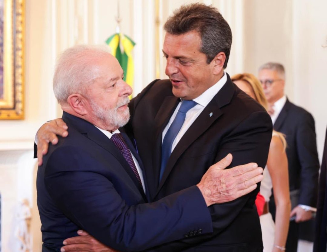 juanmalpeli's tweet photo. No podemos permitir que un desquiciado destruya la Unidad con Brasil en el desarrollo estratégico, económico y comercial de la región!
Necesitamos gobernantes que entiendan que unidos somos más fuertes para construir una Patria Grande con TODOS adentro! https://t.co/F3y4s1t5yz