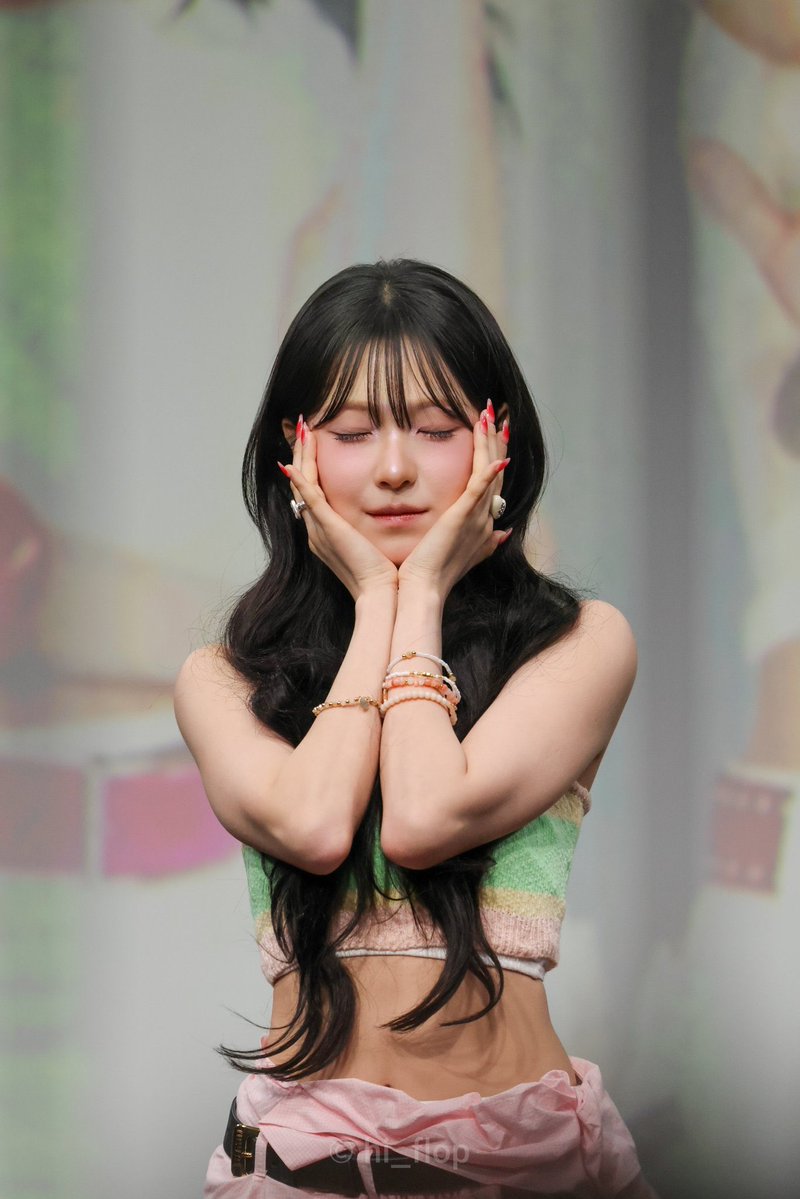 picsofjiheon's tweet photo. flawless https://t.co/ZOAWBZ1VcN