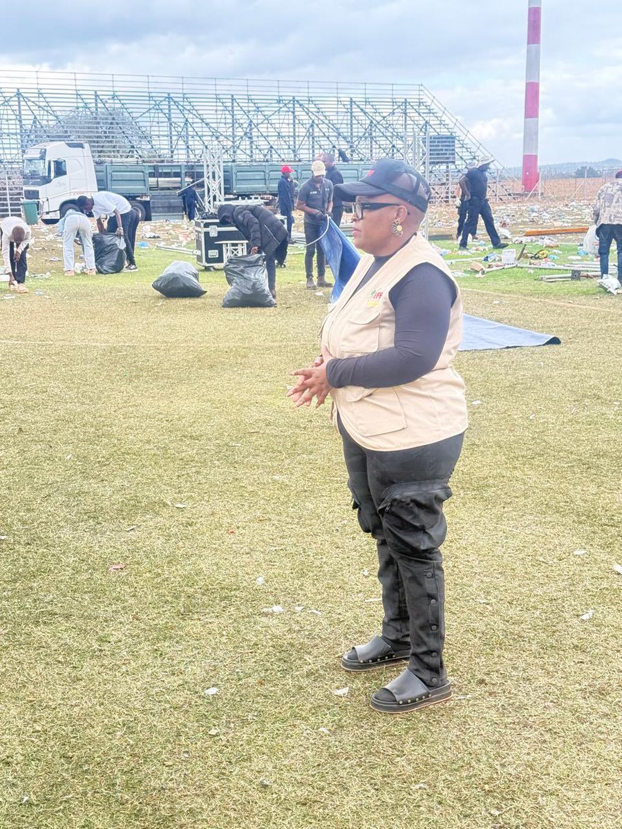 EFFSouthAfrica's tweet photo. Commissar @MathibeRebecca leading the team that’s cleaning the Thohoyandou stadium, after our 13th birthday celebration and Manifesto Launch yesterday.

Let’s continue to #RegisterToVoteEFF https://t.co/VVYCo4KhVe
