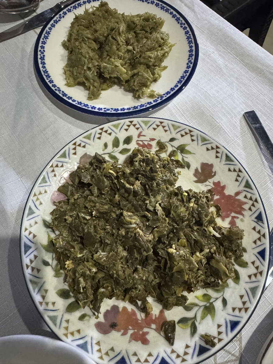 DrGunerSonmez's tweet photo. Tunceli’de 17 kadın tarafından kurulan bir kooperatifin işlettiği Zembul Lokantası… Bölgenin yöresel lezzetlerini; zerefet, sırın ve kenger kavurması gibi yemekleri burada bulabilirsiniz. Yemekler lezzetli, manzara güzel. Yolunuz düşerse aklınızda olsun.
(Reklam değildir) https://t.co/vUnWcwuCkl