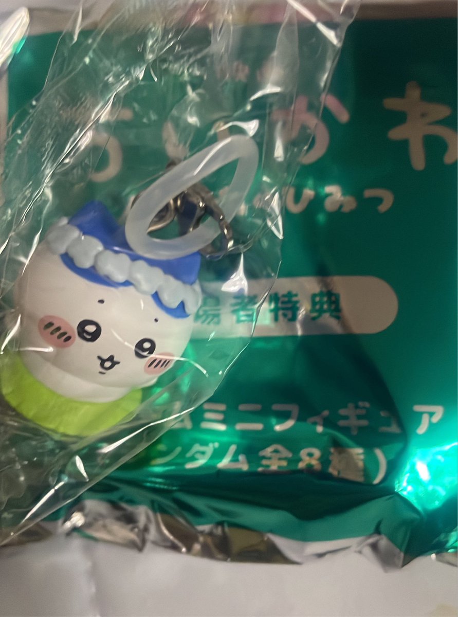 motion_kiri's tweet photo. わぁーい❗️入場特典は推しのハチワレちゃんきてくれた💙 https://t.co/6s0ftG5uem