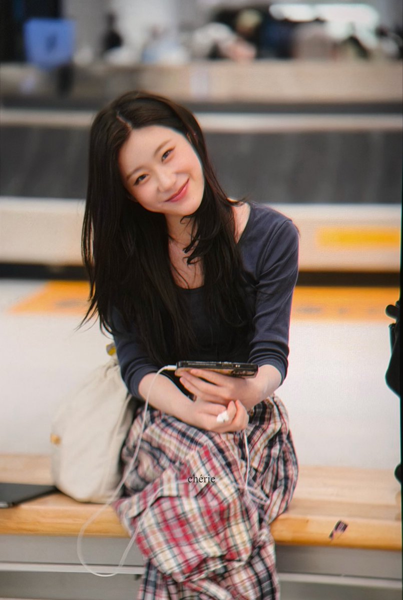 cherie_605's tweet photo. 260726 왜ㅐㅐㅐ나 령이 젤 좋아😽
#채령 #CHAERYEONG #있지 #ITZY https://t.co/ZHcYBiZ041
