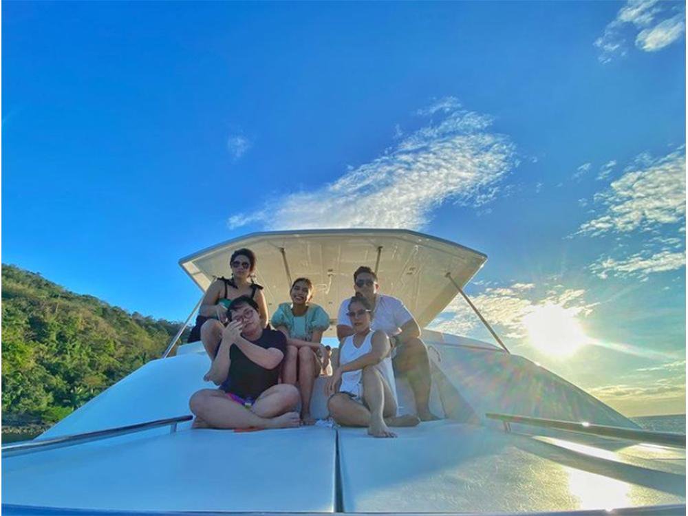 vlad0817_'s tweet photo. Beh @mainedcm pasakay naman kami sa yacht nyo ni Arjo, wag madamot taga QC naman ako beh https://t.co/Wg17cVfJh6