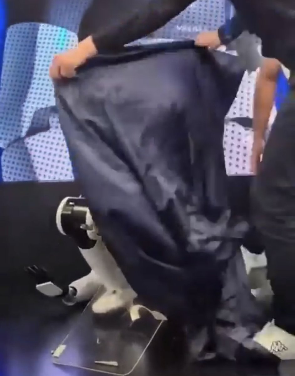 fogXmachine's tweet photo. @farzyness I love how they rush out and cover the robot in a body bag after it collapses 🤣🤣🤣 https://t.co/r5J1UE4TKo