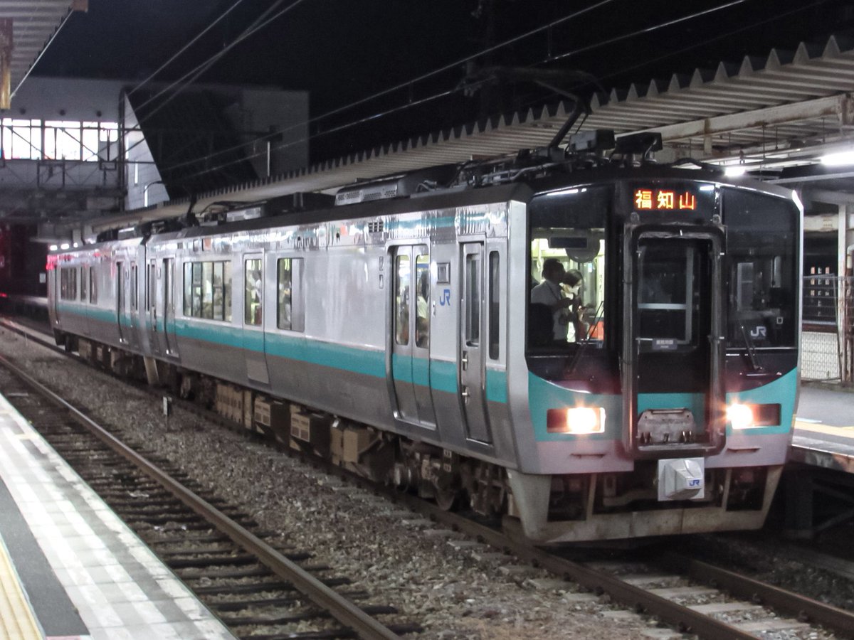 fuchi__ICHI's tweet photo. 2026年7月26日(日)
9362M
臨時普通 舞鶴ちゃったまつり1号 福知山
125系F8編成+F6編成
@綾部

みなと舞鶴ちゃったまつり開催に伴う臨時列車。定期では設定のない125系の綾部3番線入線となりました。 https://t.co/ky4RIp4v7B