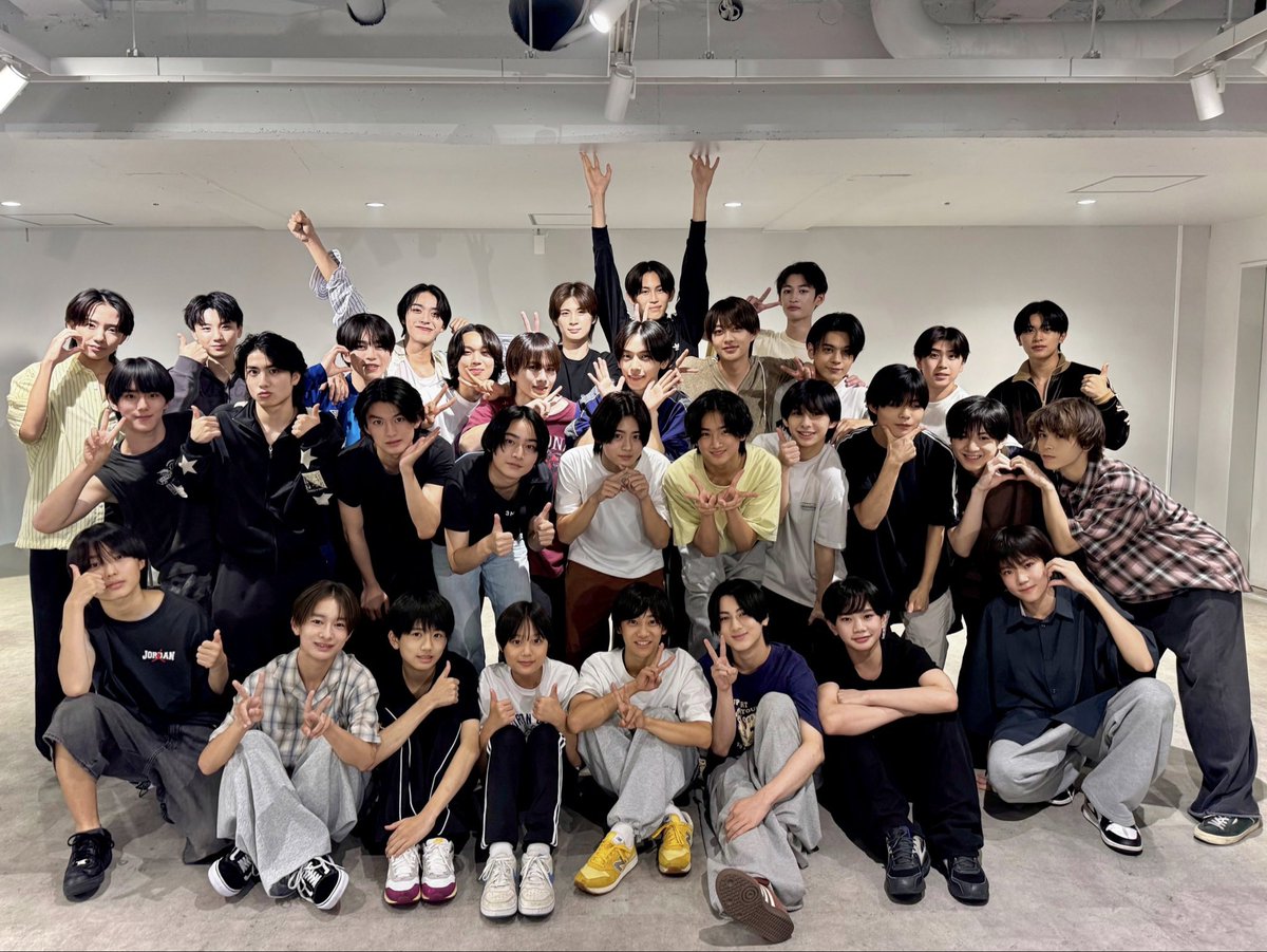 ytjagm's tweet photo. 山田ソロドーム　アンコール
真夜中のシャドーボーイのときに横花で上手から二番目にいたジュニアはだれ？？
この中の誰だろう、、、
竹村くんで合ってるのかな?？ https://t.co/eMgnIQ9F3f