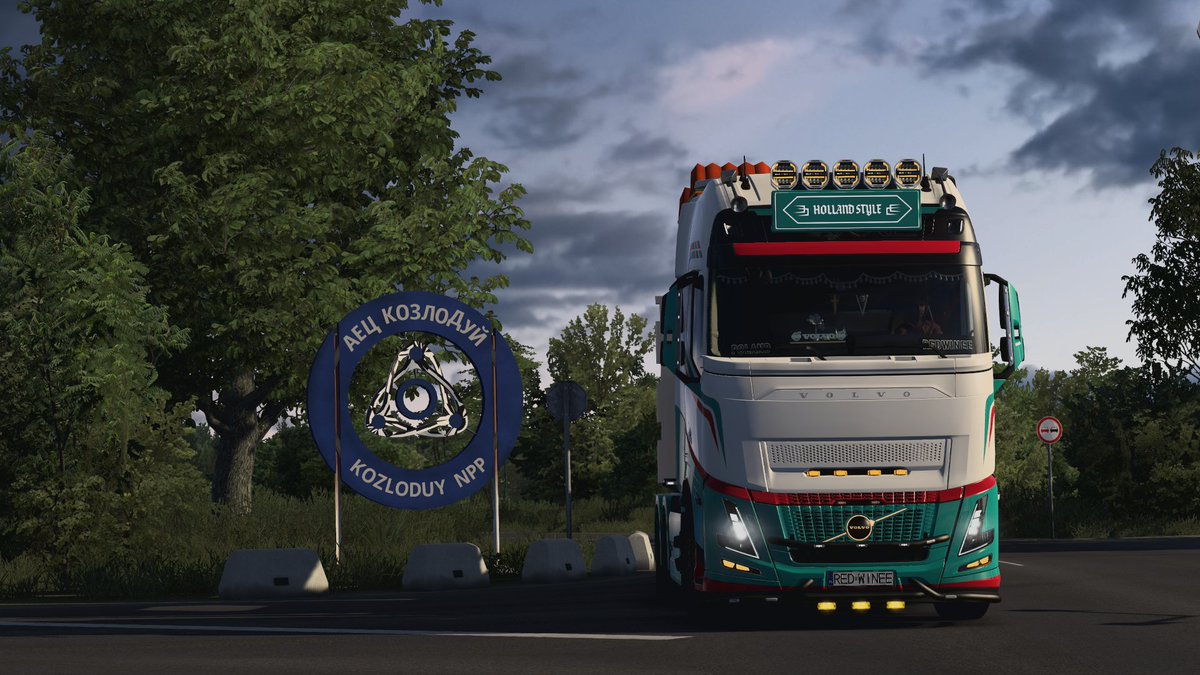 redwineex's tweet photo. @SCSsoftware After 4 crazy years - from 60,000km to ONE MILLION! Thank you to my friend who encouraged me to start hauling cargo with WOTr! Thousands of photos, tons of convoys and wonderful memories! 
I'm so happy! See you on the virtual roads!🥹💚🚚💨
#BestCommunityEver https://t.co/LMajoh408a