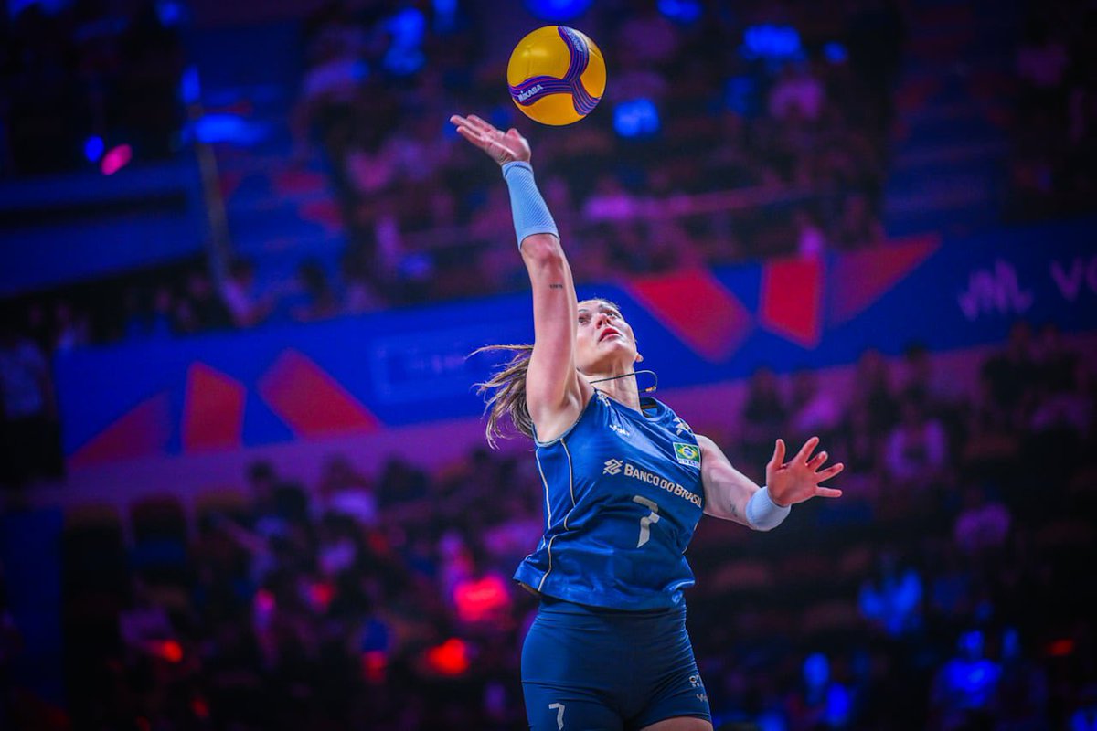 jjayempose's tweet photo. rosamaria in the final match 
attack 17
block 2
dig 11
สิริรวม 19แต้ม ขุดเยอะกว่าลิบกว่าหัวเสาอีก เริสเนาะ เก้บเหรียญเงินหวานๆอีกปีค่ะพรี่ https://t.co/VEuFBS0frP