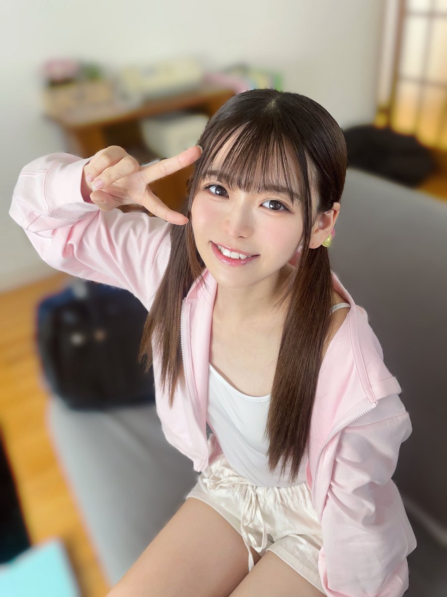 an_coco_sab's tweet photo. 夜職顔が昼職顔か論争ありますが
←夜職顔　　昼職顔→

AV女優は何にでもなれます✌️ https://t.co/bdZqBh3MbZ
