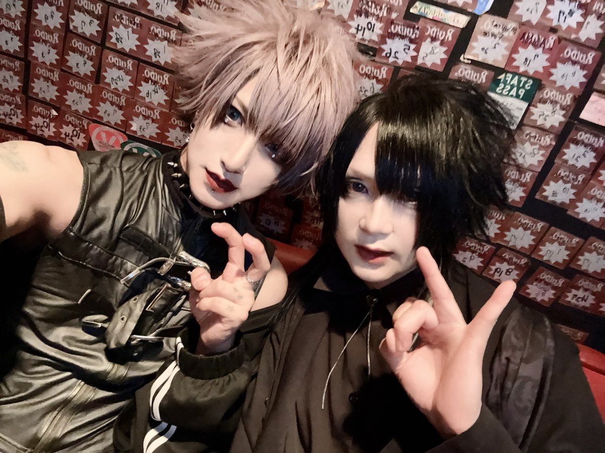 chanty_taku's tweet photo. 森羅万象大阪ありがとうございました
次の森羅は東京までお預け

福岡行きたかったぁ！楽屋の空気も含めて幸せなツアー
はちさんとお話し出来て！本当に幸です。
それだけじゃなく色んな方とお話し出来てる野中、森羅楽しんでます

亜樹さん！本番してるのに写真確認の連絡やめてください！笑 https://t.co/34IWdC9hhn