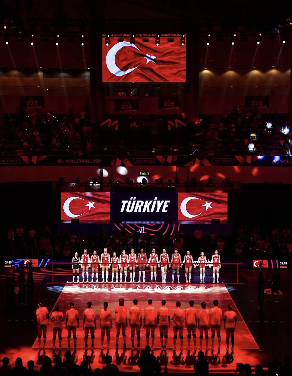 REmrahSahann's tweet photo. Bugün Silivri’deki hücreme sığmayacak kadar büyük bir gurur yaşattınız.

Milyonlarca insanın aynı anda, aynı sevinçte buluşabileceğini bir kez daha hatırlattınız.

Milletler Ligi Şampiyonu olan Filenin Sultanları’nı yürekten kutluyorum.

İyi ki varsınız. 🇹🇷❤️ https://t.co/NOB5X1gRlF