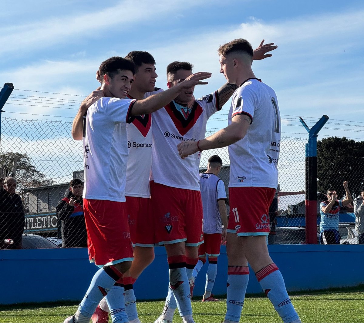 FutbolPalo's tweet photo. #BMetro - Fecha 27

#DockSud (Federico Nicolaievsky) 1-1 #Liniers (Thiago Coria)

#Ituzaingó 0-0 #SportivoItaliano

#BrownA (Bruno Báez) 1-0 #ArgentinoM

#Flandria (Nazareno Diosquez) 1-1 #Excursionistas (William Giménez)

#ArgentinoQ 0-0 #VillaDálmine https://t.co/BWG60Fx36T