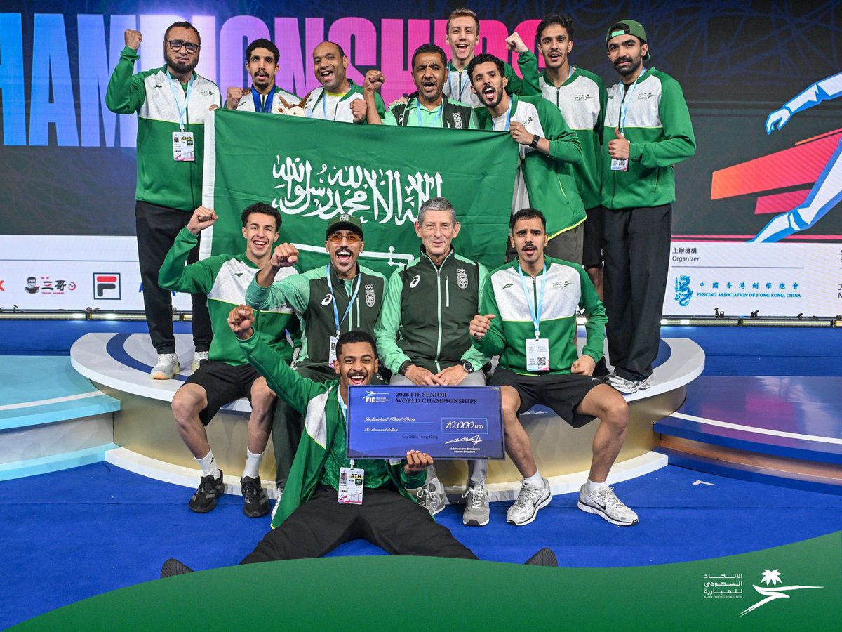 FencingKsa's tweet photo. عُظماء من بلد عظيم 💚🇸🇦🥉

خليفـة العميـري ثـالث العًالم 3️⃣🥉🇸🇦💚

سجـل يا تـاريخ لحظـات التتـويج 👏🏼🔥💚 https://t.co/ygCXt2zAdt