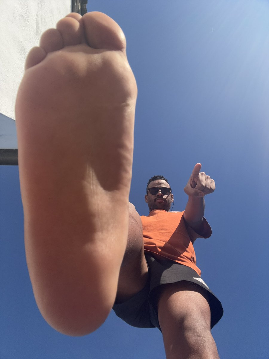 MASTERJOCK11's tweet photo. smooth sundays pt. 2: never forget where you belong 🫵🏻

 #alpha #feetِ #findom https://t.co/ZuCkFW9hDs