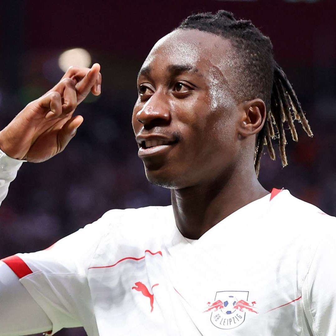 RMadrid_actu's tweet photo. 🚨 Le Real Madrid a un accord VERBAL mais PAS CONTRACTUEL définitif avec Yan Diomande. ❌🤝

✅ À ce jour, SEUL LE PSG a un accord CONTRACTUEL définitif avec lui.

⚔️ Les 2 clubs sont au coude à coude pour tenter de le signer. @AbdellahBoulma https://t.co/kb2EgHWpZz