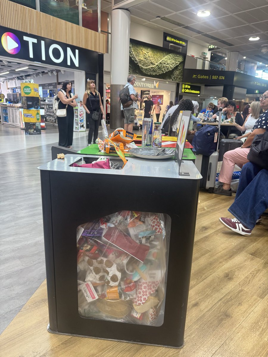 daisyflower06's tweet photo. @Gatwick_Airport ok so no water but there’s no need to not empty the bins - pretty grim and also why are all the restaurants shut -  people sat on floors when there is space for them all to go. Come on try harder. https://t.co/5oGxEkzIIn
