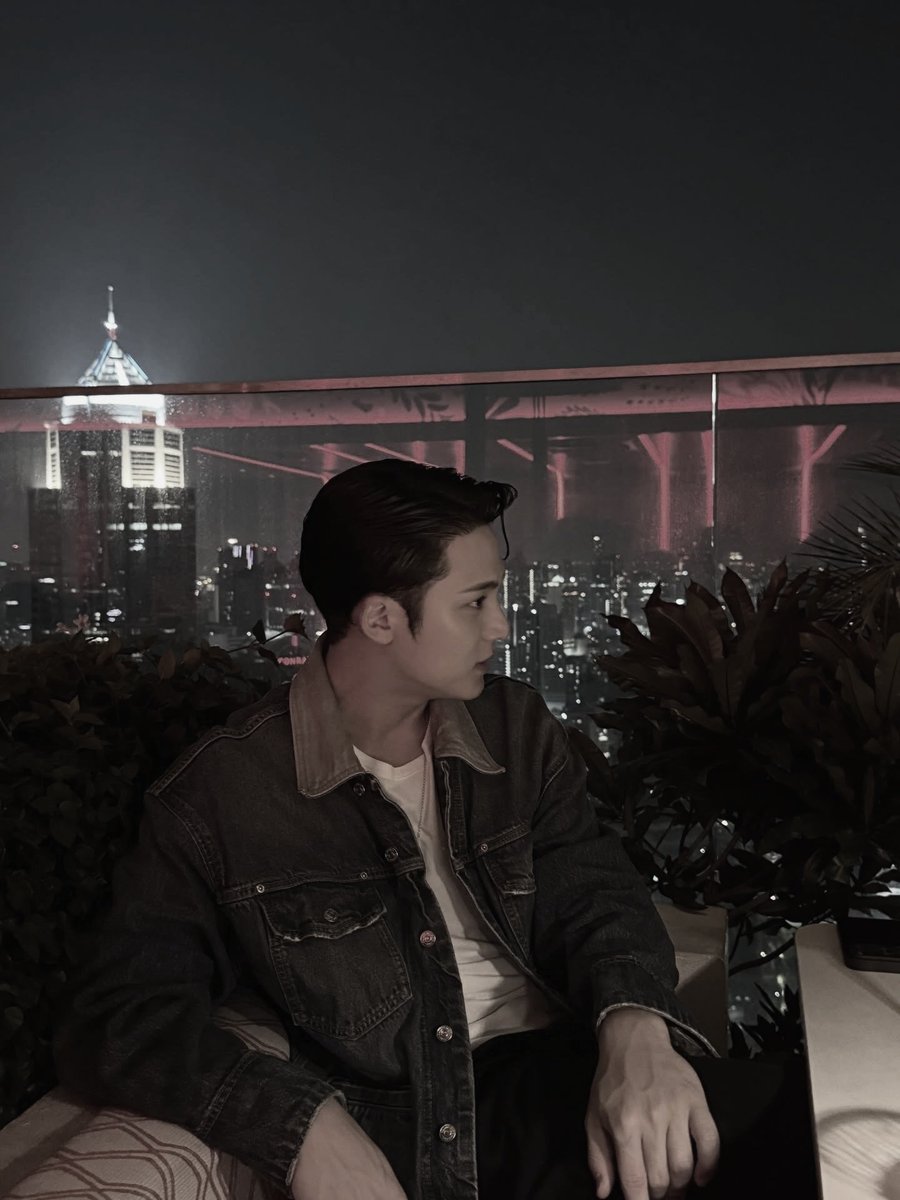 rmxgyu's tweet photo. POV: i'm the main character tonight. https://t.co/GMJOWBsMb4