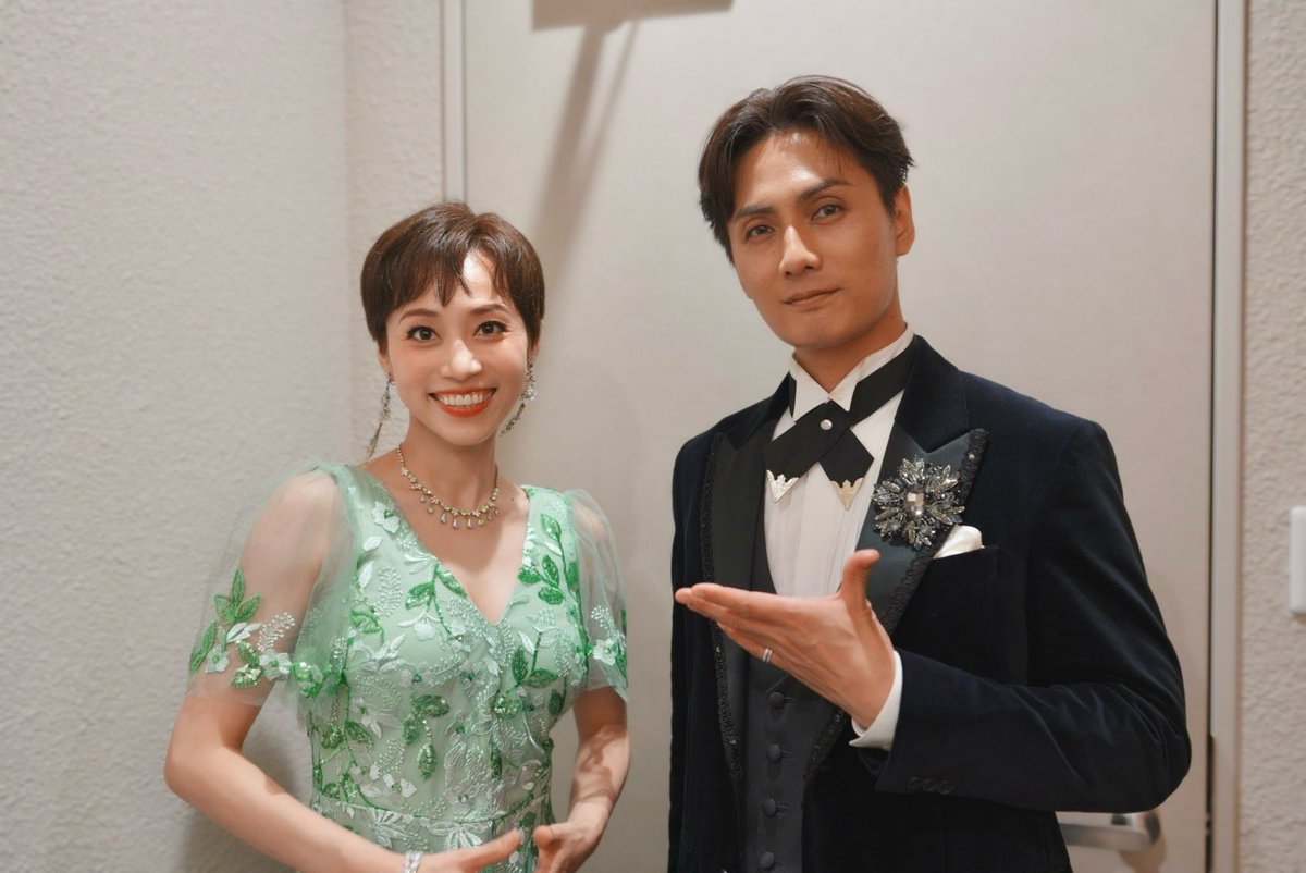 kazuki_kato1007's tweet photo. そして今回、稽古中の忙しい時にゲスト出演してくださった真彩希帆さん！本当に素晴らしい歌声でコンサートを彩ってくださいました。頼もしすぎる存在。でもお茶目で、2人してしっかり「20ってどっちだっけ？」としっかり間違えてるのおもろすぎ笑笑本当にありがとう！ https://t.co/AfUOCO2A7g