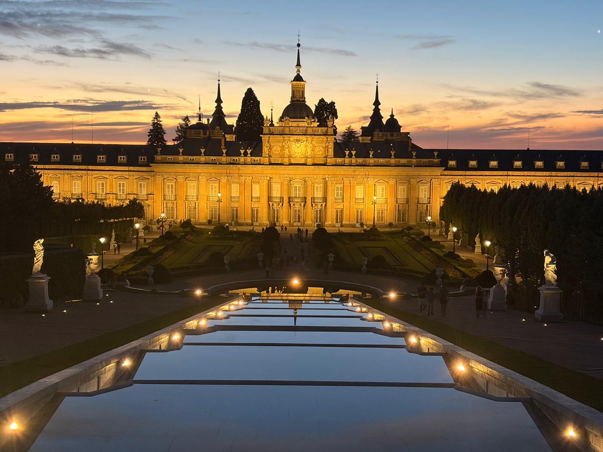 Ait_arquintec's tweet photo. Preciosa vista de la recién restaurada fuente de la Cascada Nueva frente al  Palacio Real de La Granja (Segovia). 💦💦💦 portento de ingeniería hidráulica del SXVII ⚙️ al servicio del arte 🏛️🕍 https://t.co/JV4Iz7DPcC