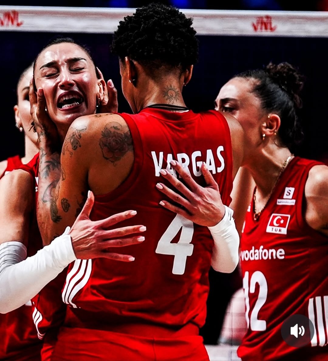SOLAYAKLI's tweet photo. Helal olsun Kadın Voleybol Milli Takımımıza gönülden alkışlar,tebrikler. https://t.co/EZj73EasFg