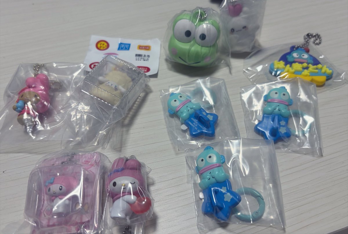 qnc_qq6's tweet photo. @QQ

譲:下記画像
求:同種類（クロミ、キティ）➕2枚目以降の🩷スタンプのもの

買取も可能です。
※郵送でのお取引可能な方のみ。

#ガチャガチャ交換
#ガチャ
#サンリオ
#ガチャ譲 https://t.co/nyxSjBK0lU
