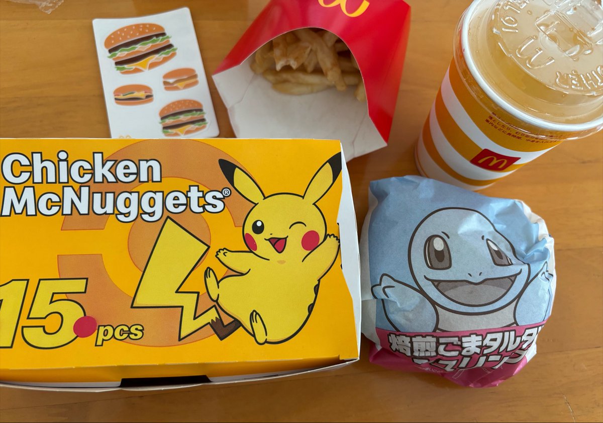 ibd_cd_neko's tweet photo. 焙煎胡麻タルタルシュリンプ？
それだけ頼んだら、夫が飲み物やポテトナゲットまで買っておいてくれた😂
嬉しいけど太る🥹
パッケージかわいいね😍

治一郎のロールケーキとバウムも夫が。
ムーミンとコラボしててポストカードもついてた。次はキャラメリゼしてあるバウムが気になる。 https://t.co/IRTuj5m5DK