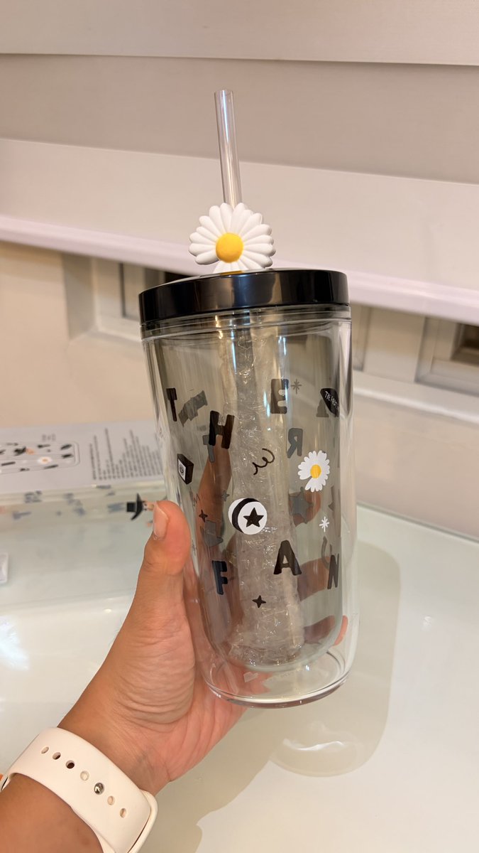 hellosunchaser's tweet photo. ahhh finally my cold cup arrived and more zo 💸 https://t.co/g8hakTGFBu