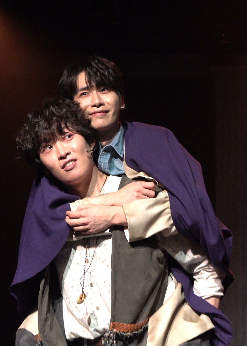 ChoCho28545518's tweet photo. 260726 일 밤공

뮤지컬 아웃캐스트 🦋

#이세헌 배우님 🍀
#이동연 배우님 🦉

신과 ��동 💕 재밌었던 연극 놀이 🌟🥹 https://t.co/HNsZkooHzy