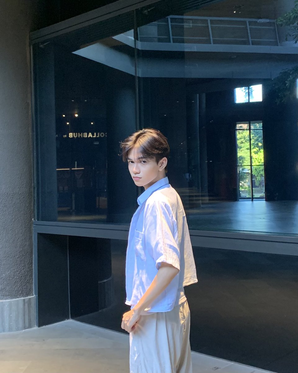flowersboi25's tweet photo. blueee🚹 https://t.co/RNrkQ8te0q