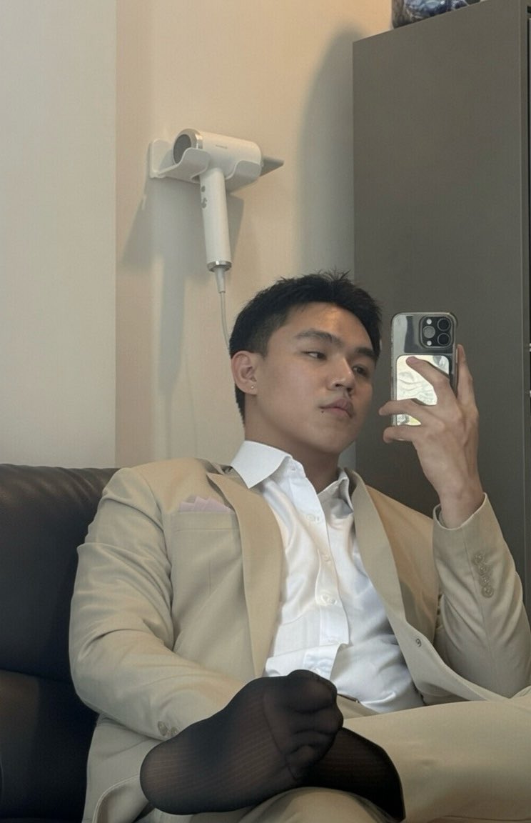 mannnnnu's tweet photo. คาชุด 👔👞 https://t.co/eyTDyykt9r