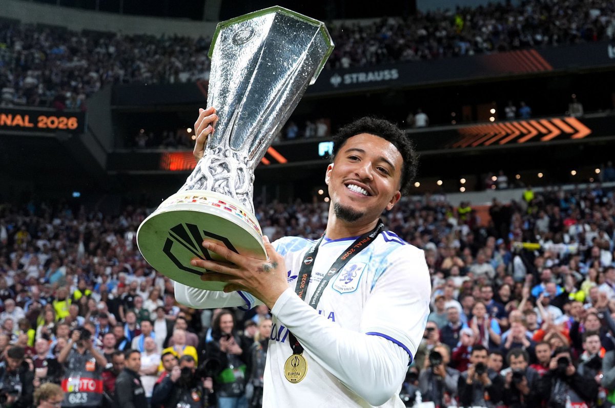 GoalCrestX's tweet photo. 🚨 BREAKING: Al-Rayyan 🇶🇦 have submitted an offer to sign Jadon Sancho! 🏴󠁧󠁢󠁥󠁮󠁧󠁿

The Qatari club has made its move as Sancho's future remains uncertain.

🗞️ @Santi_J_FM

#JadonSancho #AlRayyan #Football #Soccer #Transfers  #ManchesterUnited #GoalChest https://t.co/qDBkTrvof2