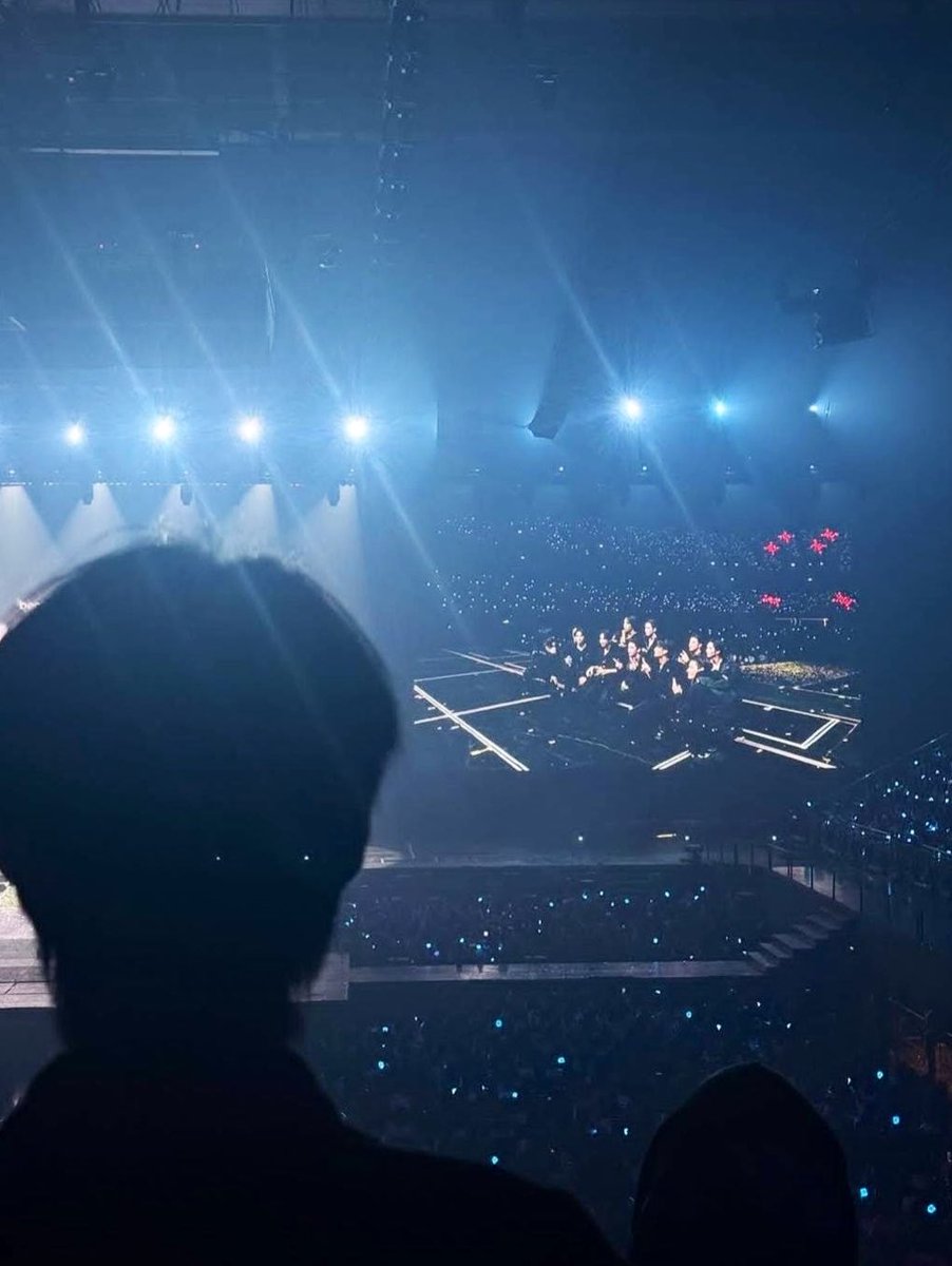 babyindec's tweet photo. แล้วถ้าวันนึงจิ๋วอยู่บนเวที แล้วเป็นเฮียที่มานั่งดูบ้าง นี่ลา 😭😭😭😭😭😭😭😭😭😭 https://t.co/6alIQ51ot3