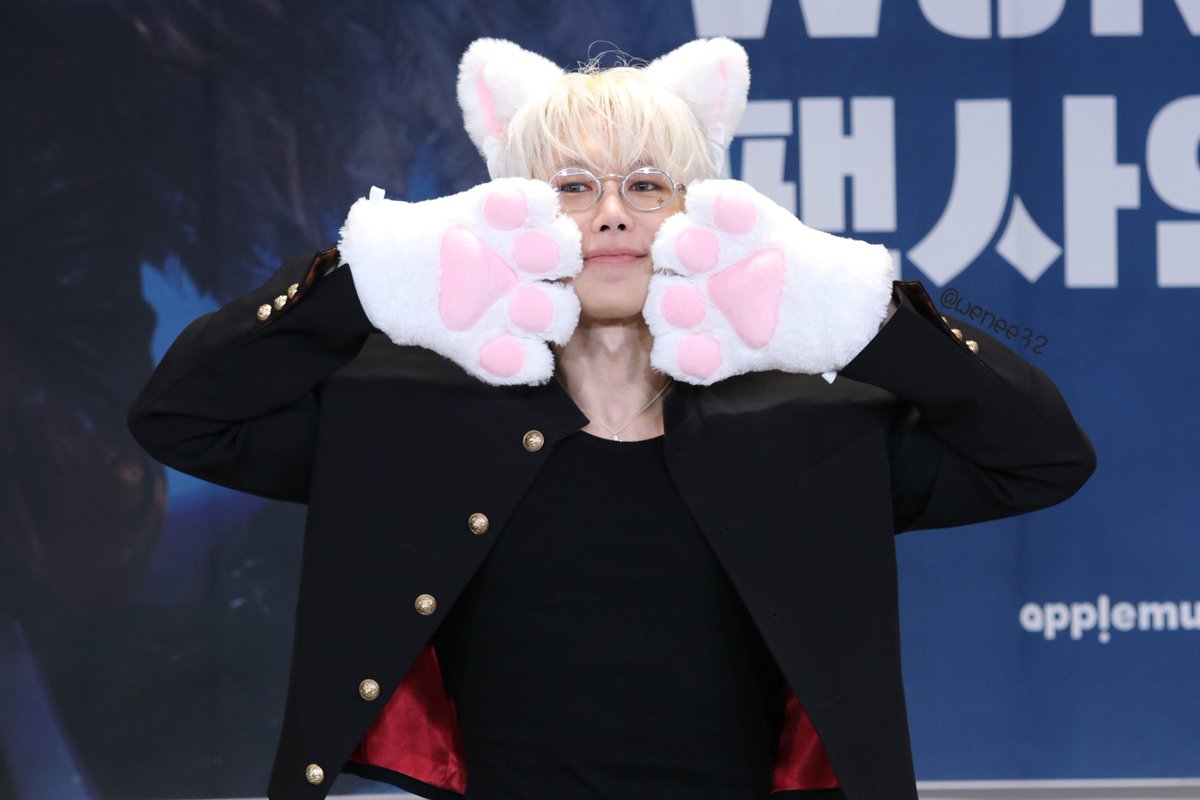 wenee32's tweet photo. 260726  애플뮤직 팬싸

냥이 키우고 싶다...

#원호 #WONHO https://t.co/XW3leBuQGW