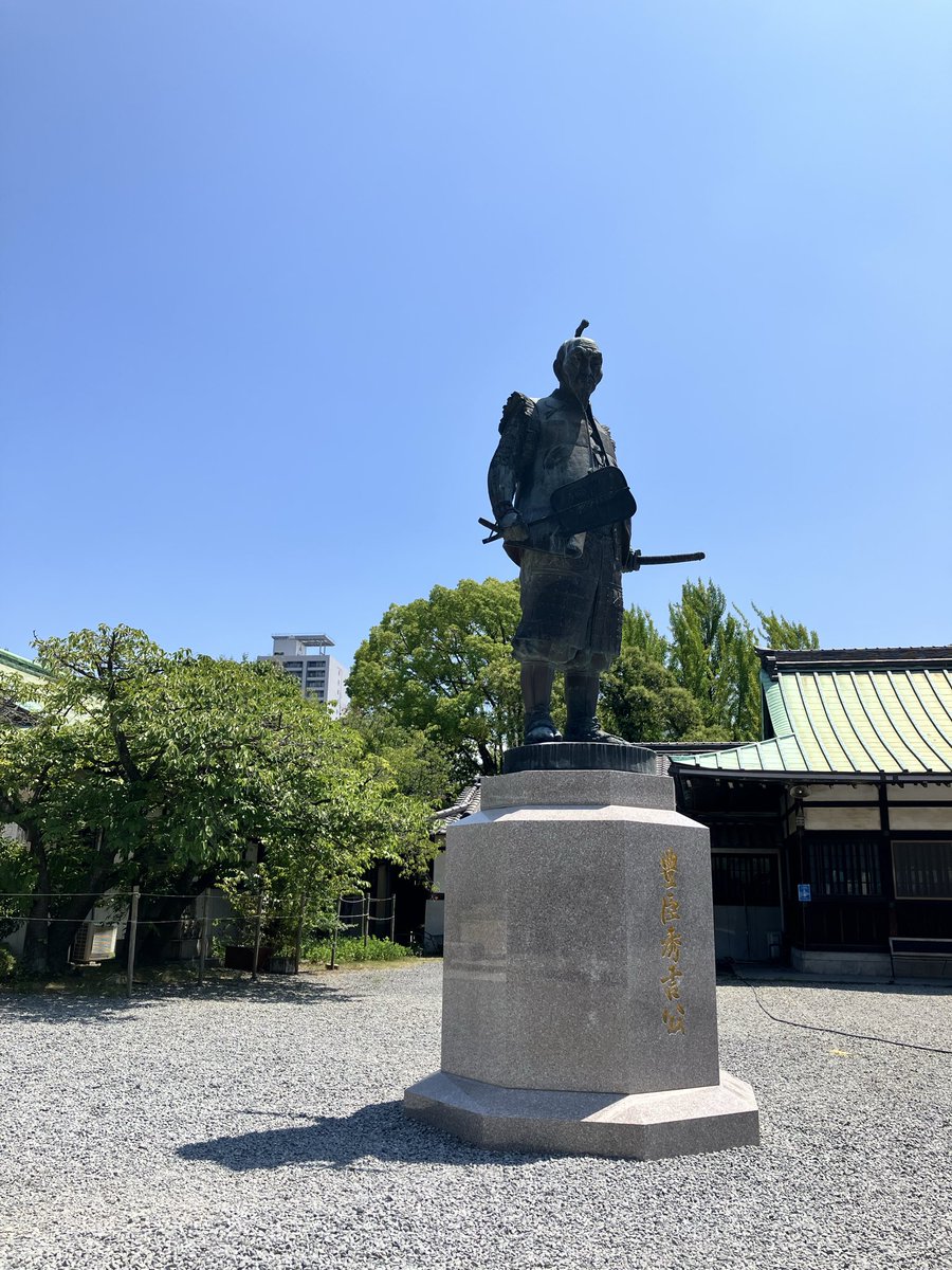 yunta64kr's tweet photo. 超絶久々にユニバへ旦那はん友達家族と行ってきたーー！！！
めちゃくちゃ暑かったけどめちゃくちゃ楽しかったです！！
ニンテンドーエリア凄く良かった👏👏👏
あと息子がオリバンダーの店で選ばれてまさかの杖購入😂
今日は大阪城行ってきたし、色々グルメ満喫できてハッピー🫶 https://t.co/YNTBvmQqDT