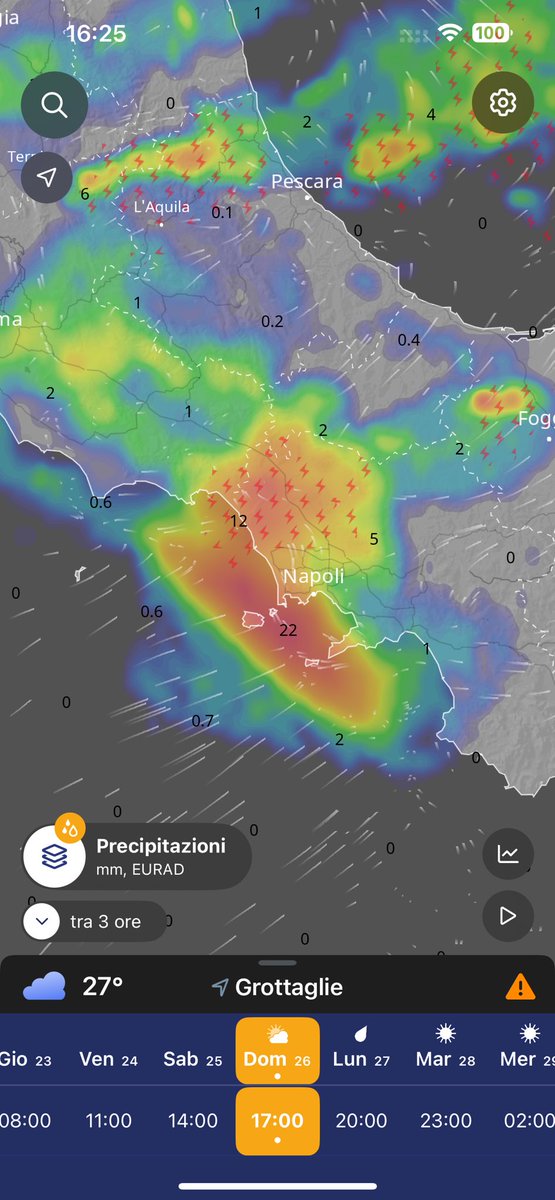 spike__75's tweet photo. Ma a Napoli sta facendo il delirio ? https://t.co/Lh6CJpB7hd