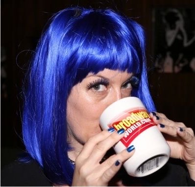 julamont_'s tweet photo. Her bob of many colours https://t.co/YVdekInXbj
