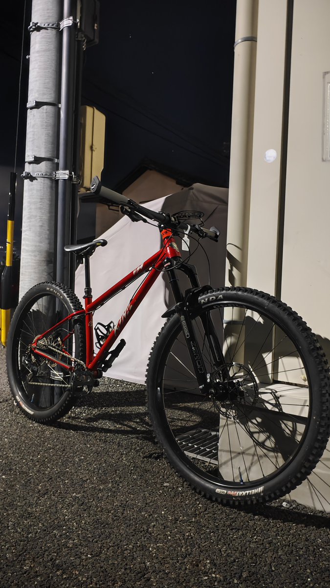 nukazuke3107's tweet photo. New Bike!!!
KONA HONZO ESD

今後はコイツでトレイルとパーク攻めます https://t.co/87I3ltgLPh