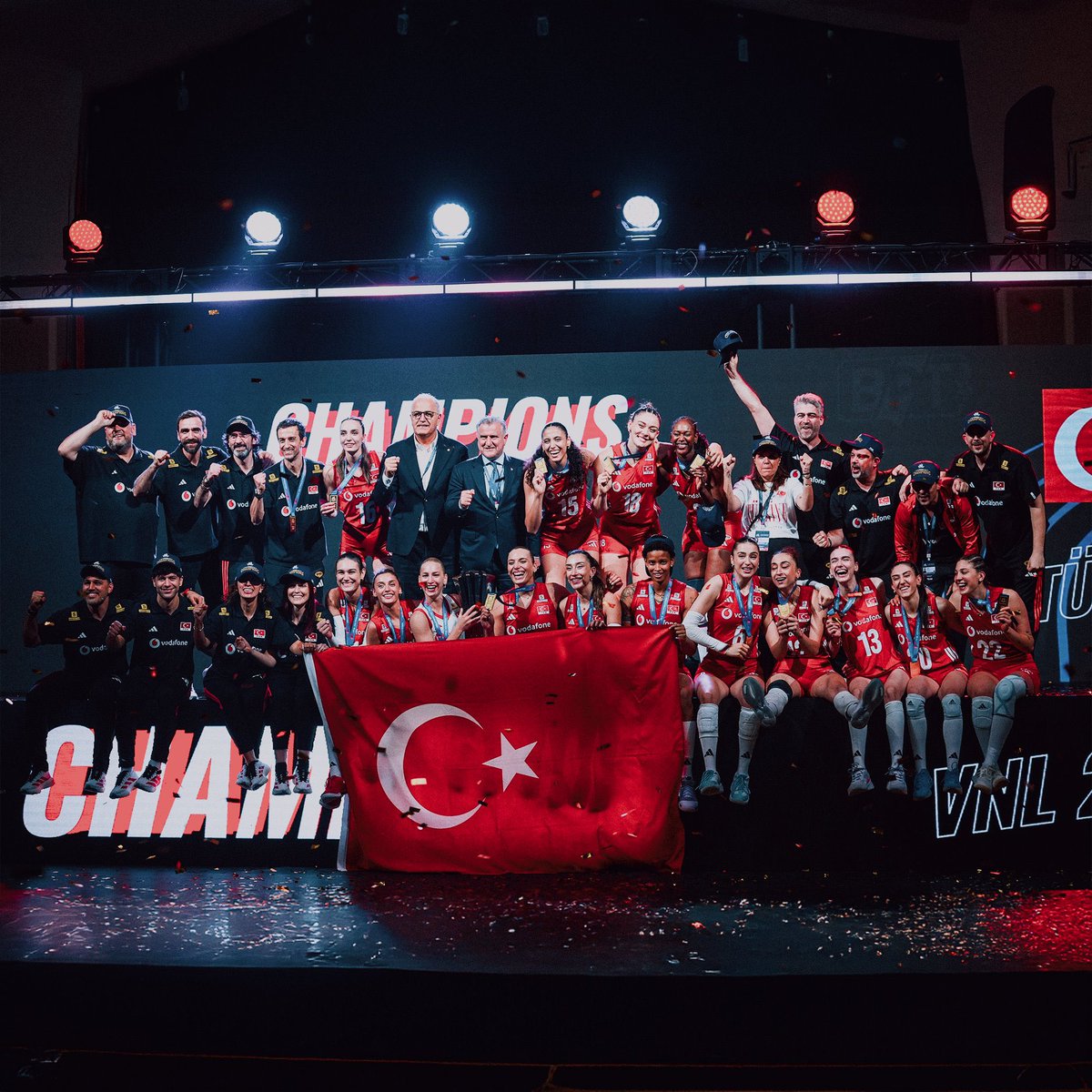 istbassavcisi's tweet photo. — GURURUMUZSUNUZ! 🇹🇷 
#FileninSultanları https://t.co/L3Mkk2qDs8