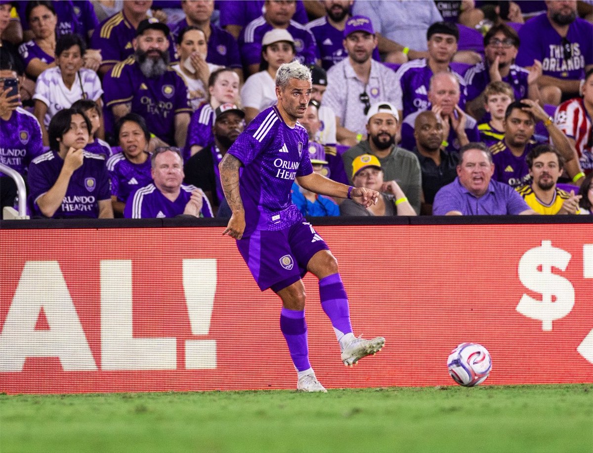 Jyapo's tweet photo. Le Petit Prince has arrived in Purple. #VamosOrlando https://t.co/HO7ggIfNSg