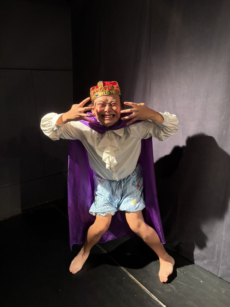 mackenlow12's tweet photo. 取り急ぎ！
#コミックヒーローズ 終演しました！
ご来場頂いた皆様、ありがとうございました！

約1年間付き合ってきたムンタッタともこれでお別れ。
じゃあな。もうダーティのことを忘れてやるなよ。また首絞められるぞ。

近々で振り返りスペースやるぞ！
皆遊びに来てねー！

8ステめ終演ポーズ📷 https://t.co/T41T0Be6wC