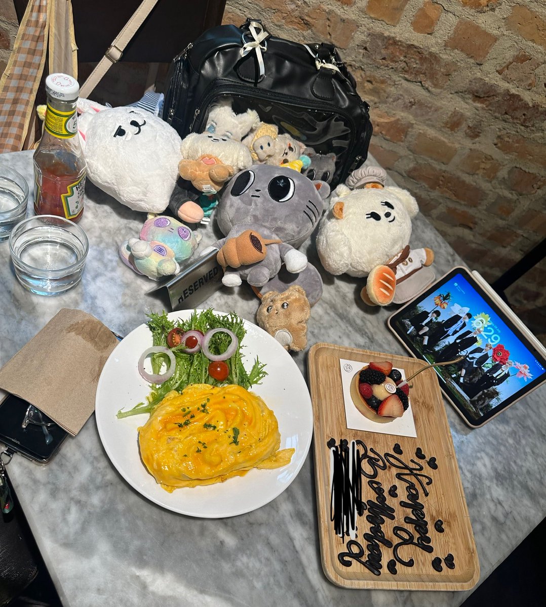 tyunbaobei's tweet photo. Spending aa goooooddd birthday with @pines_poison thank you traktirannya 😋😋😋🫰🏻🫰🏻🫰🏻🫰🏻 https://t.co/X1oQtp7NC9