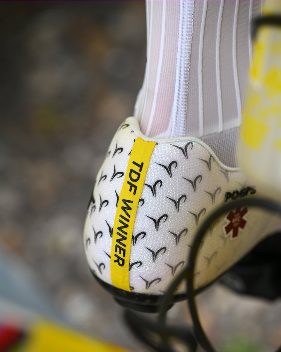 cyclingontnt's tweet photo. It's all in the details for Tadej Pogacar 🔍💫 https://t.co/ixmQICUFad