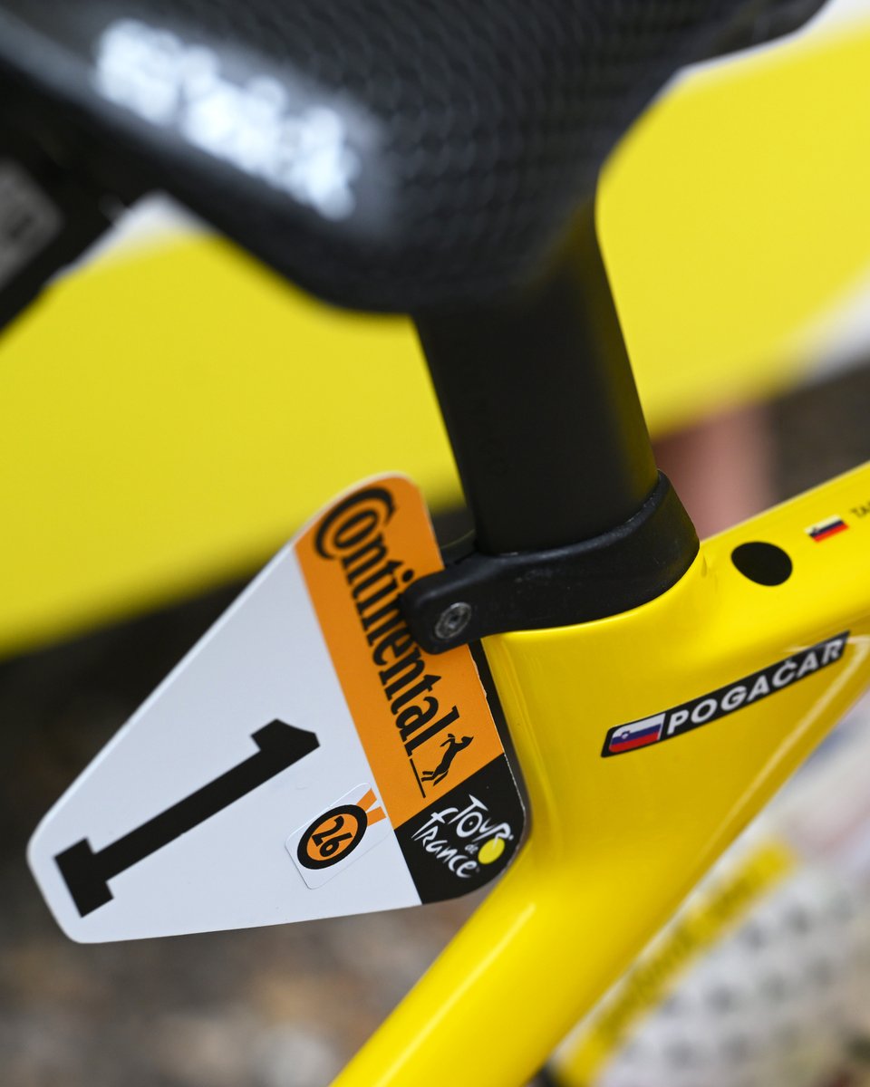 cyclingontnt's tweet photo. It's all in the details for Tadej Pogacar 🔍💫 https://t.co/ixmQICUFad