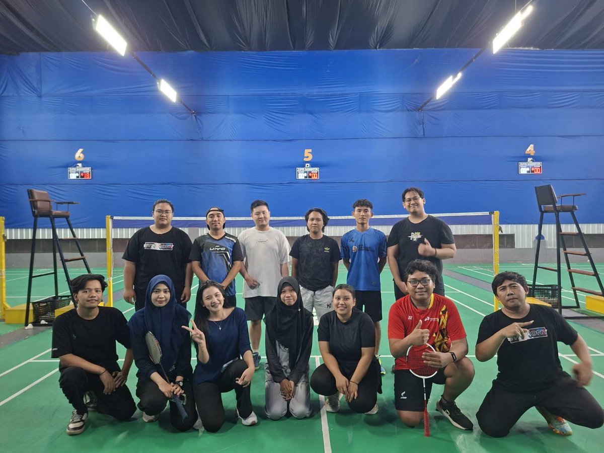 Symfiony's tweet photo. TFT Bestieeee...
Hari ini Symfiony olahraga badminton bareng teman-teman @FreyanationID di Surabaya! 🏸

Semoga besk badan masih pada bersahabat yakk... 😭🤣
Ditunggu part 2 nyaa.. 🫶 https://t.co/w3rpIvOFPX