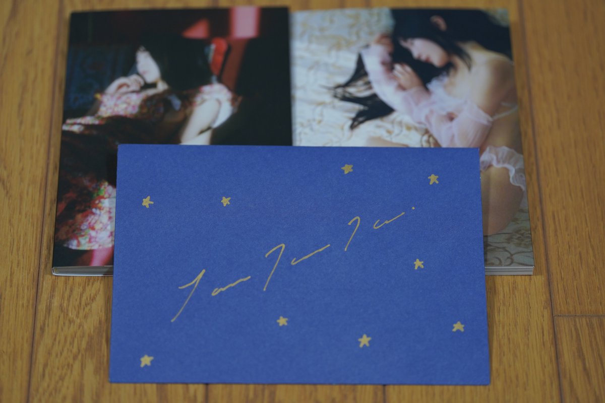 peachcanister's tweet photo. 珠かな子さん・七菜乃さん・大槻香奈さんの三人展『#光のなかで夢をみる』✨
写真で女性の生き方のリアリティに向き合う珠さん、存在としての女体の美へ眼差しを向ける七菜乃さん、絵画で少女モチーフを通じて精神性を描く大槻さん🌟
異なるアプローチが、ひとつの祈りの地点で静かに交錯していた💫 https://t.co/BnKnTpoaDu
